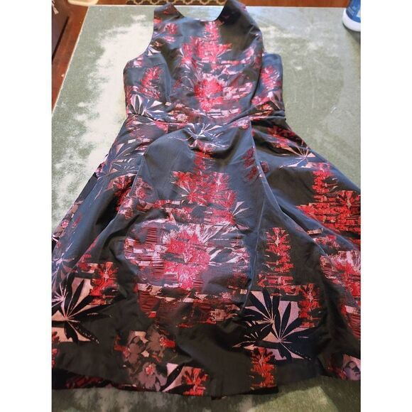 Alice+Olivia Jorah Box Pleat Dress in Black & Multi Floral sz 2 - Picture 2 of 4